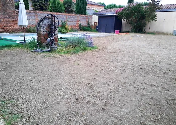 jardin avec piscine avant